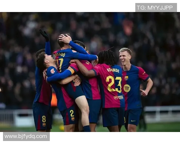 梅西领衔巴萨3-0击败皇家社会，重返西甲榜首位置