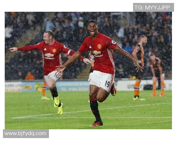 曼联与胡尔城激战回顾精彩录像全程分析与精彩瞬间分享 曼联与胡尔城激战回顾精彩录像全程分析与精彩瞬间分享