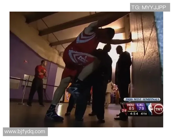 火箭与湖人季后赛对决姚明的传奇时刻与篮球荣耀