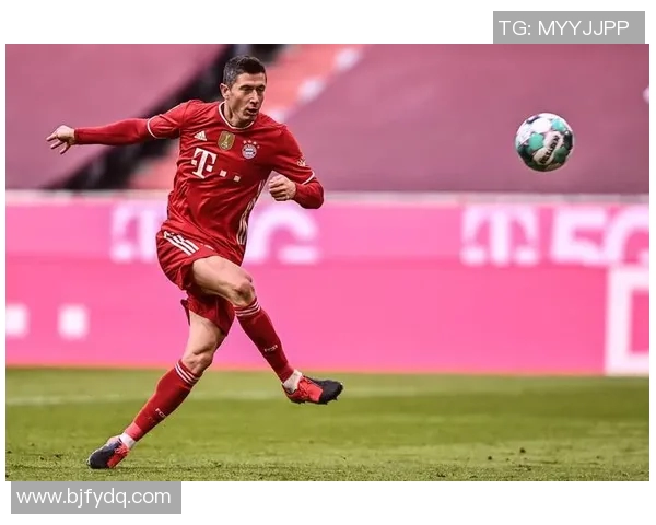 莱万的传奇之路:从天才少年到足坛巨星的成长历程与辉煌成就 莱万的传奇之路:从天才少年到足坛巨星的成长历程与辉煌成就