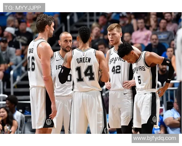 里克卡莱尔与波波维奇的教练对决：篮球智慧的巅峰较量