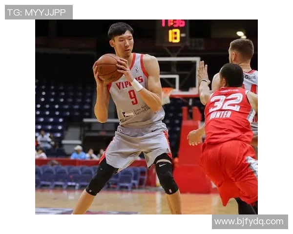 毒蛇与喧嚣的较量周琦在视频中展现出惊人实力与冷静风范